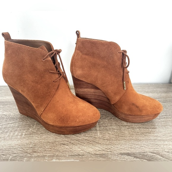 Michael Kors suede ankle booties - Picture 3 of 11